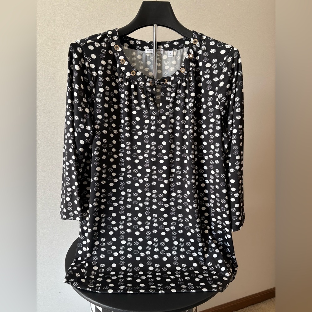 Notations Black & White Polka Dots Banded Bling Neck. Relaxed Knit 1X Plus Sz